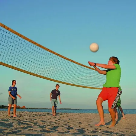 By The Swimming Pool F 997 Dom wakacyjny