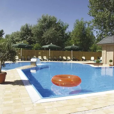 בית נופש By The Swimming Pool F 997 פהמארן